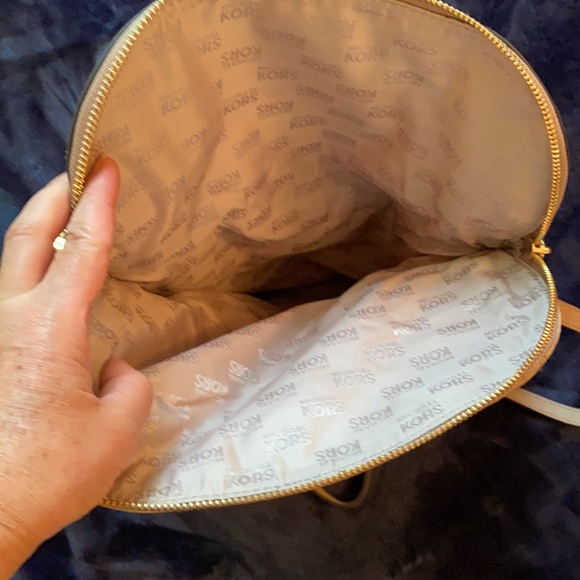 Michael Kors
TRADE Convertible BEDFORD SUEDE CROSS BODY - Picture 12 of 14